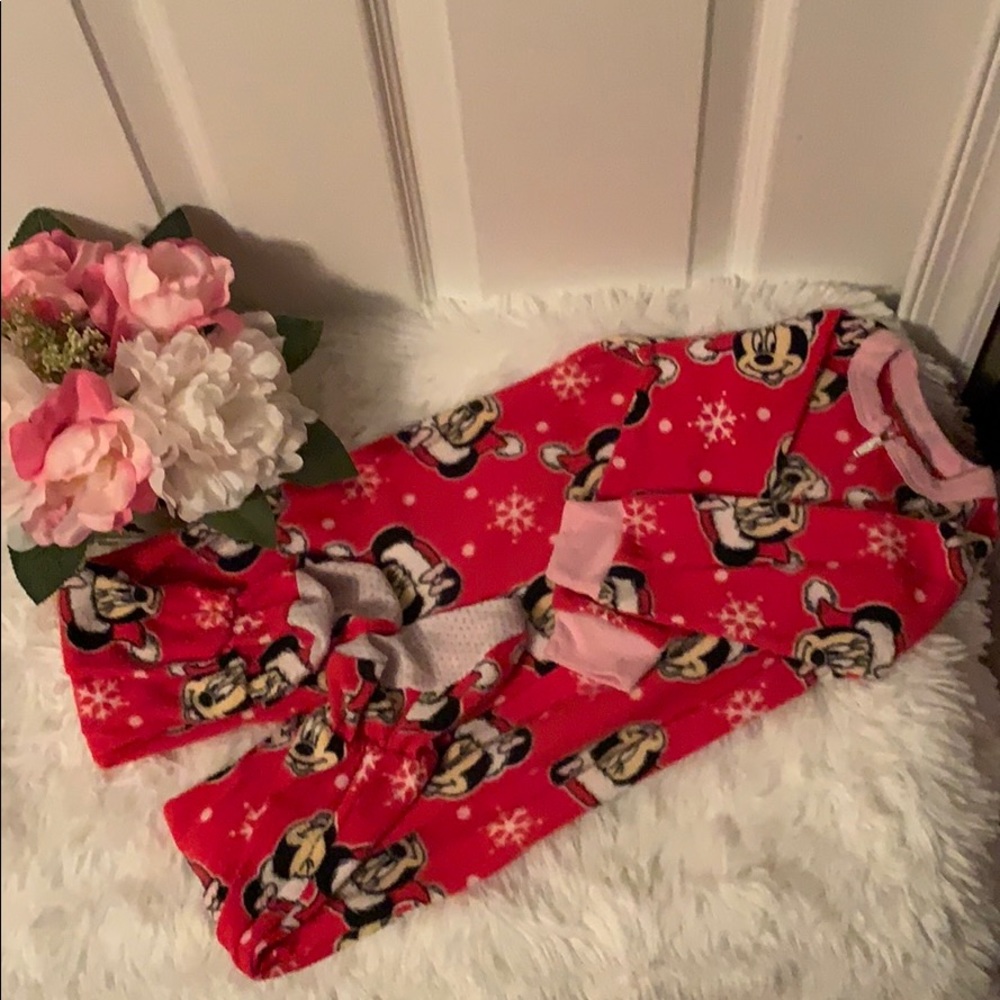 EUC Disney Minnie Mouse 2T footed PJs